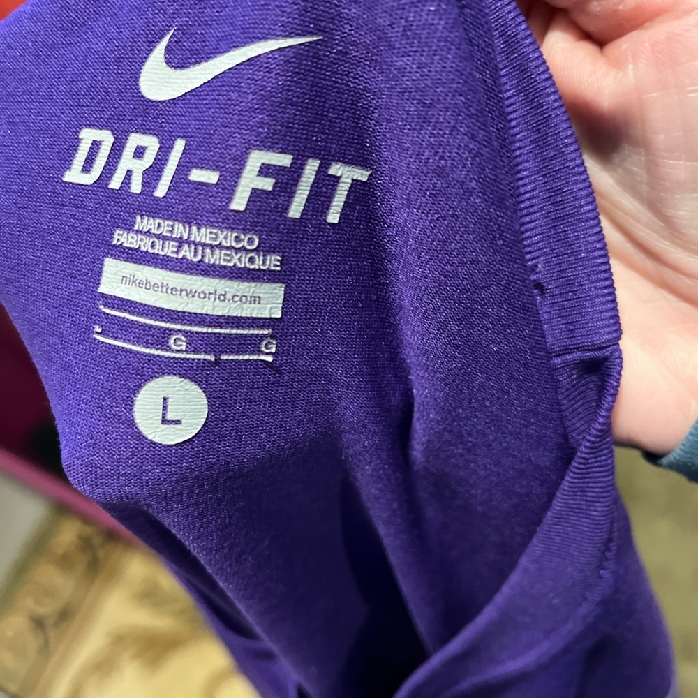 Nike Men's Purple T-Shirt - Picture 5 of 5